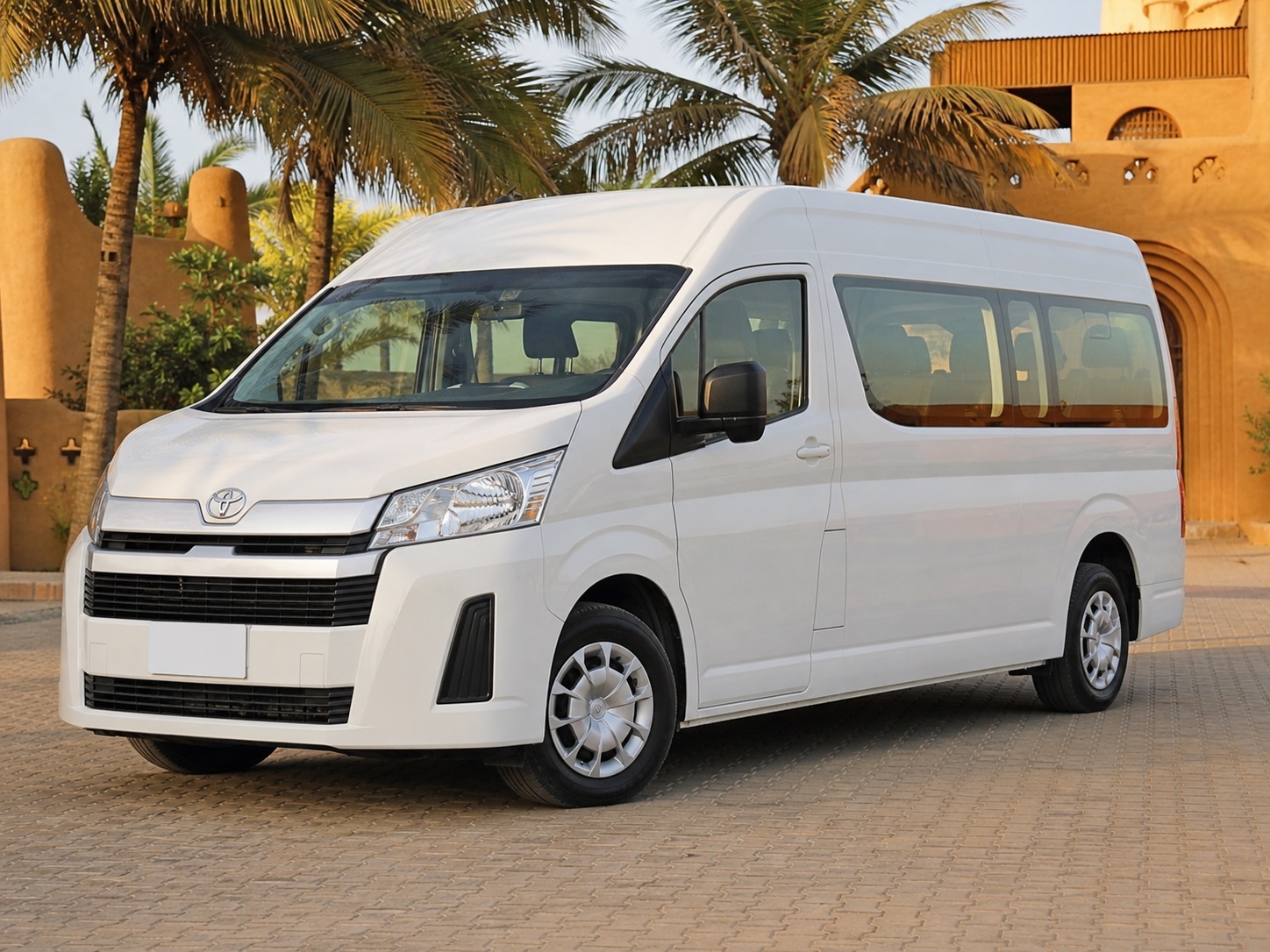 Toyota Hiace blanche vue en entier